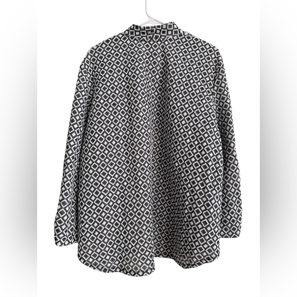 Ruby Rd. Black and White Textured Woven Jacquard Geometric Lightweight Cardigan - Picture 9 of 14